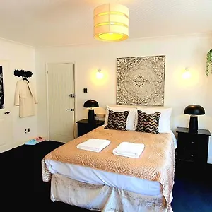 rose-homestay-free-parking-ensuite-studio-room-near-uni.brighton-hotels-england.com/